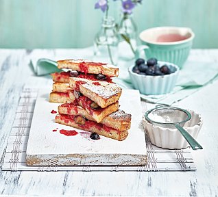 Francouzské toasty s červeným ovocem