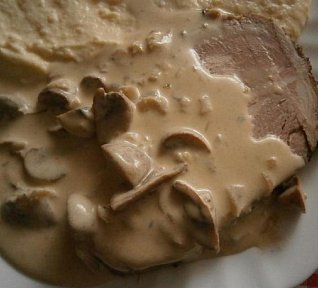 Vepřová pečeně na kmíně se žampiony