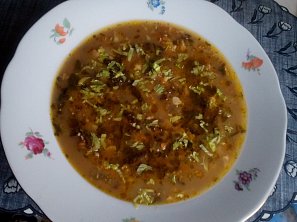 Houbovo-zeleninová polévka s drožďovou zavářkou