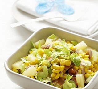 Celerový salát s ananasem