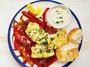 Treska pečená s paprikami