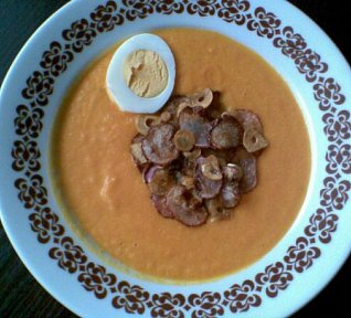 Mrkvový krém s ředkvičkami a česnekem