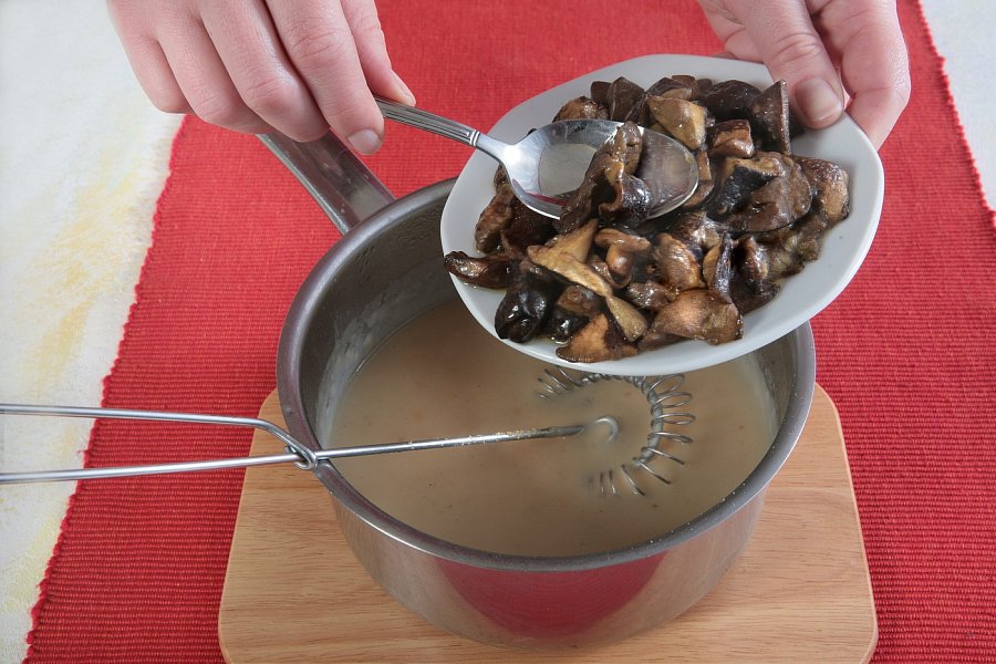 Houbová omáčka krok za krokem