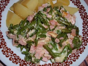 Fazolky se šunkou a sýrem