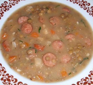 Čočková polévka s klobásou a zeleninou