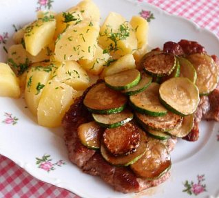 Přírodní maso s cuketou - minutka