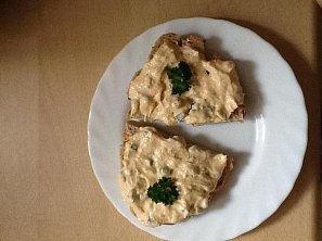 Tvarohovo-bylinková pomazánka Tvarohovo-bylinková pomazánka