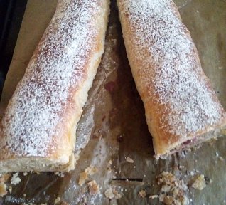 Štrúdl s hroznovým vínem