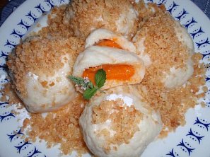 Meruňkové knedlíky - kynuté