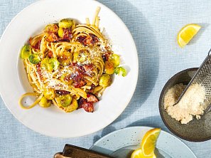 Linguine s růžičkovou kapustou a klobásou