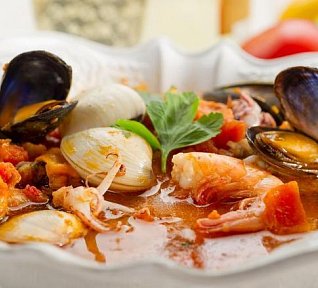 Italská rybí polévka „caciucco“