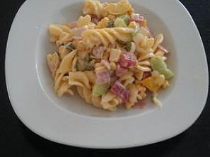 Těstovinový fusilli salát