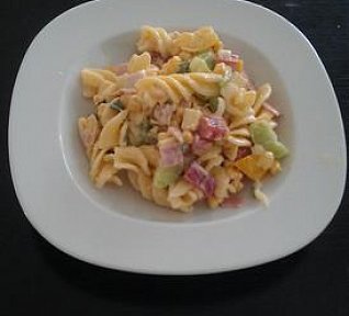 Těstovinový fusilli salát