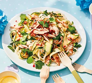 Salát z rýžových nudlí s kuřetem