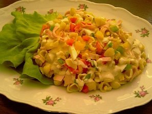 Těstovinový salát se šunkou a paprikou
