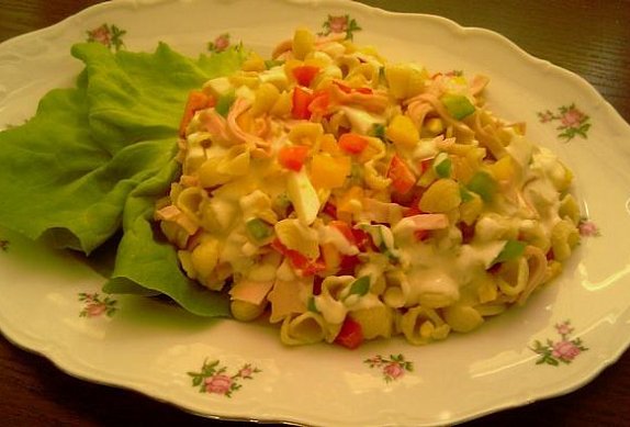Těstovinový salát se šunkou a paprikou photo-0