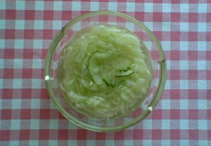 Okurkový salát-sladkokyselý