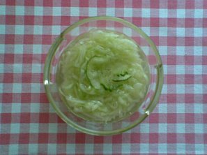 Okurkový salát-sladkokyselý