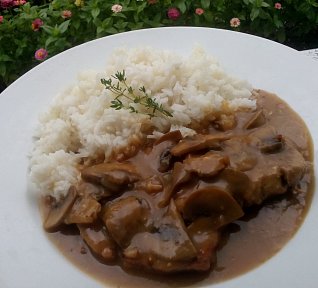 Kýta v žampionové omáčce