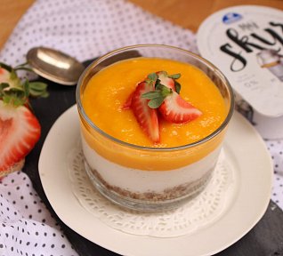 Bezlepkový dortík do skleničky s vanilkou a mangem