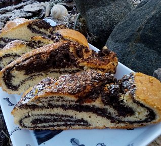 Motaný makový / ořechový závin