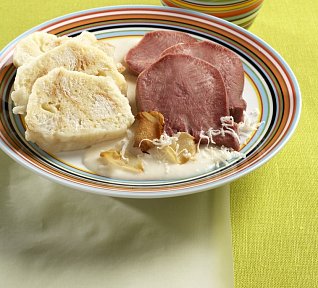 Janina křenová omáčka s hrníčkovými knedlíky z mikrovlnky