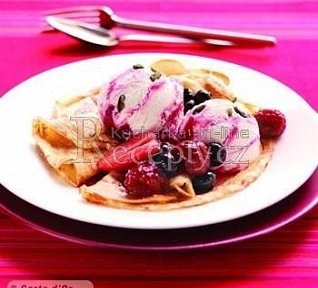 Zmrzlinové palačinky s lesním ovocem