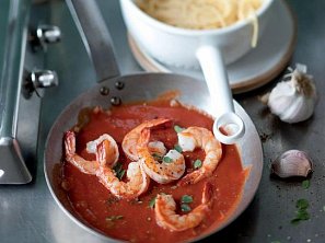 Rajčatová omáčka s krevetami