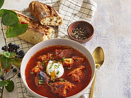 Baskická česnečka s vejci a uzenou paprikou