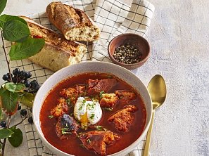 Baskická česnečka s vejci a uzenou paprikou