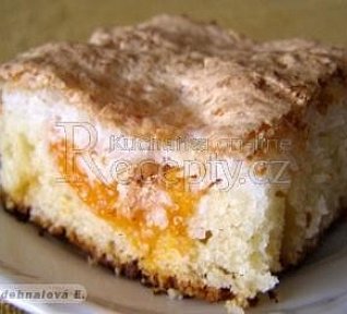 Meruňkové řezy s kokosovou peřinou