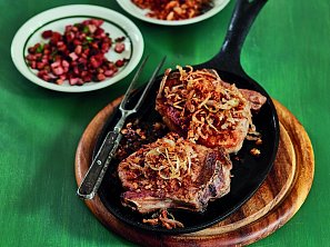 Kotlety s ořechy a smaženou cibulkou