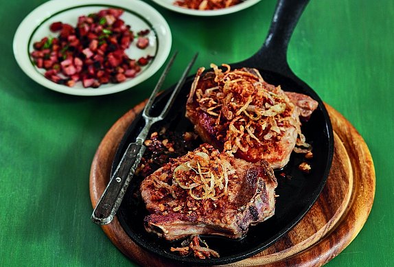 Kotlety s ořechy a smaženou cibulkou