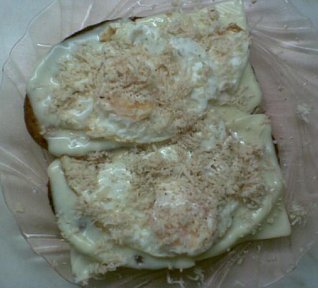 Sýrové topinky s vejcem a křenem