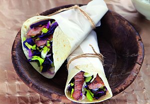 Tortilla se zelím a masem