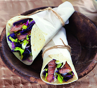 Tortilla se zelím a masem