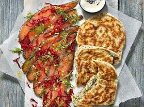 Losos s blinami a řepou