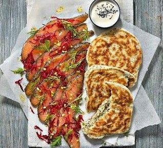 Losos s blinami a řepou