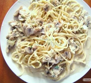 Jednoduchá sýrovo-žampionová omáčka