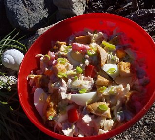 Kuřecí salát se zeleninou a vejci