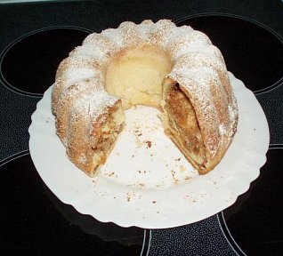 Skvělá kynutá ořechová bábovka nebo srnčí hřbet