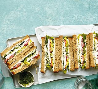 Sendviče s pažitkovou pomazánkou a mozzarellou