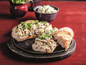 Celerový sendvič s kuřecím masem