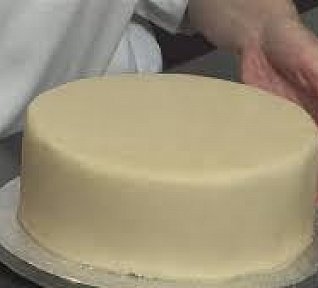 Jednoduchý  korpusový dort s marcipánem