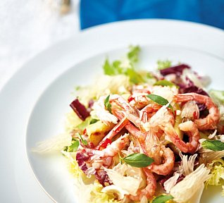 Salát z grilovaných krevet s pomelem