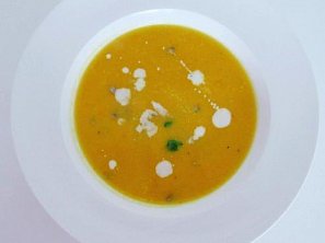 Mrkvová polévka s pomerančem