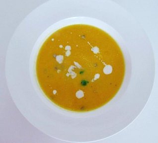 Mrkvová polévka s pomerančem