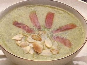 Brokolicová polévka s lososem