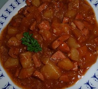 Bramborovo-dýňový buřtguláš