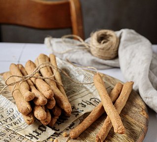 Celozrnné sýrové tyčky